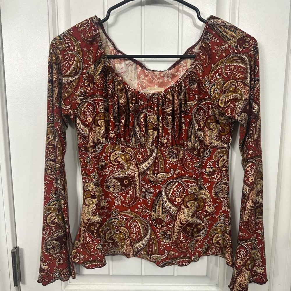 Long‎ sleeve boho western y2k style long sleeve. Soft stretchy material.
